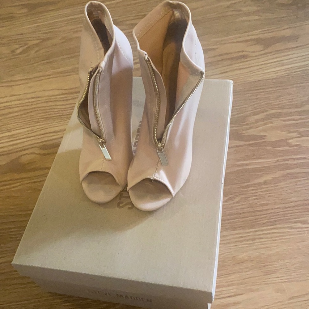 Zip up heels